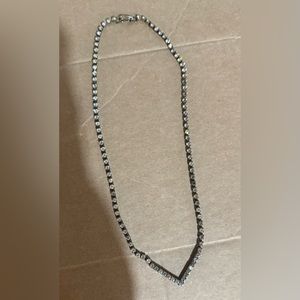 Fashion jewelry v shaped sparkly crystal necklace
